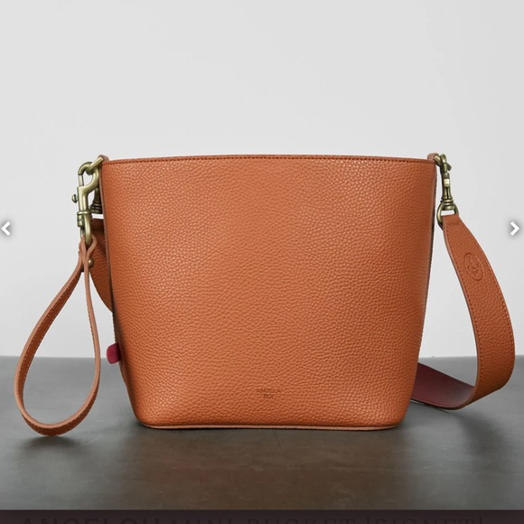 Angela Roi ANGELOU MINI BUCKET BROWN/RED vegan Leather Bag